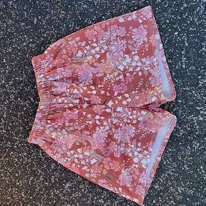 PrettyLittleThing - FLORAL SHORTS SUPER CUTE FOR SUMMER! NWT